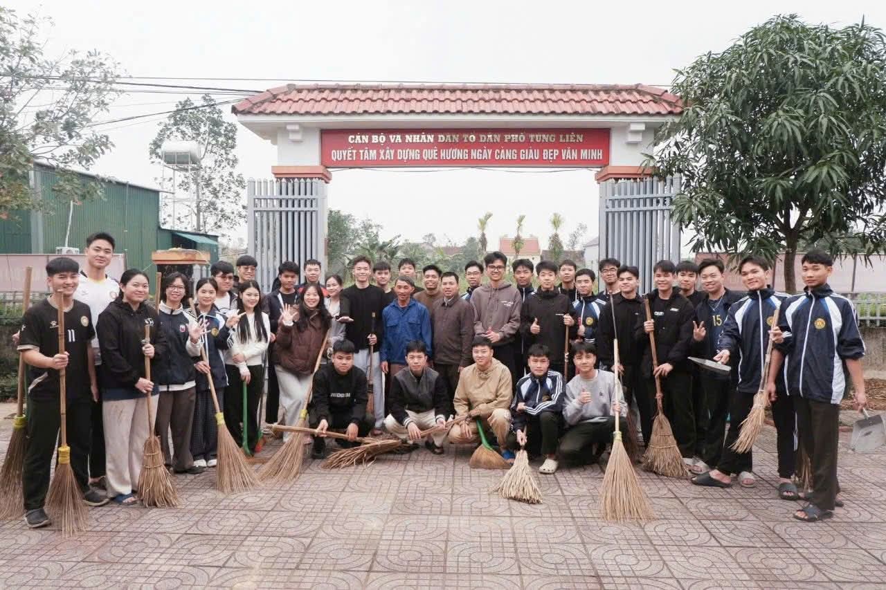 Học viện ANND ra quân vệ sinh môi trường tại Khu di tích Ngã ba Đồng Lộc