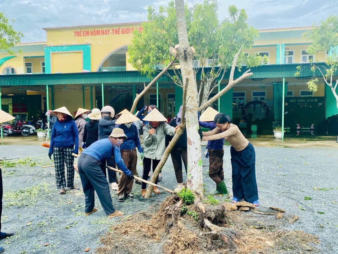 Các trường học trên địa bàn xã Đồng Lộc khẩn trương khắc phục thiệt hại do bão số 5, chuẩn bị cho năm học mới 2025 - 2026. 