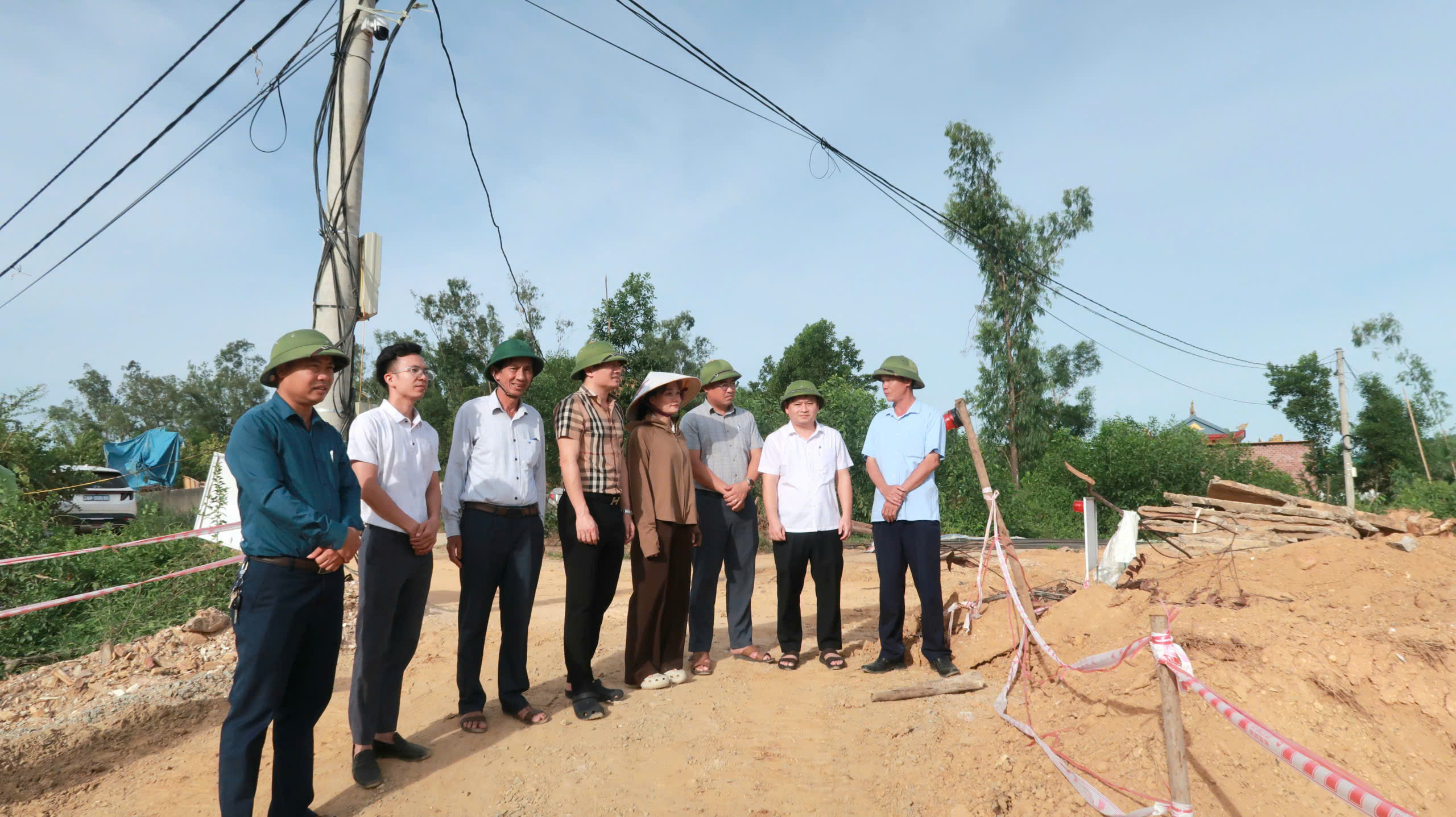 LÃNH ĐẠO XÃ ĐỒNG LỘC KIỂM TRA TIẾN ĐỘ CÁC CÔNG TRÌNH KHẮC PHỤC HẬU QUẢ THIÊN TAI TRÊN ĐỊA BÀN