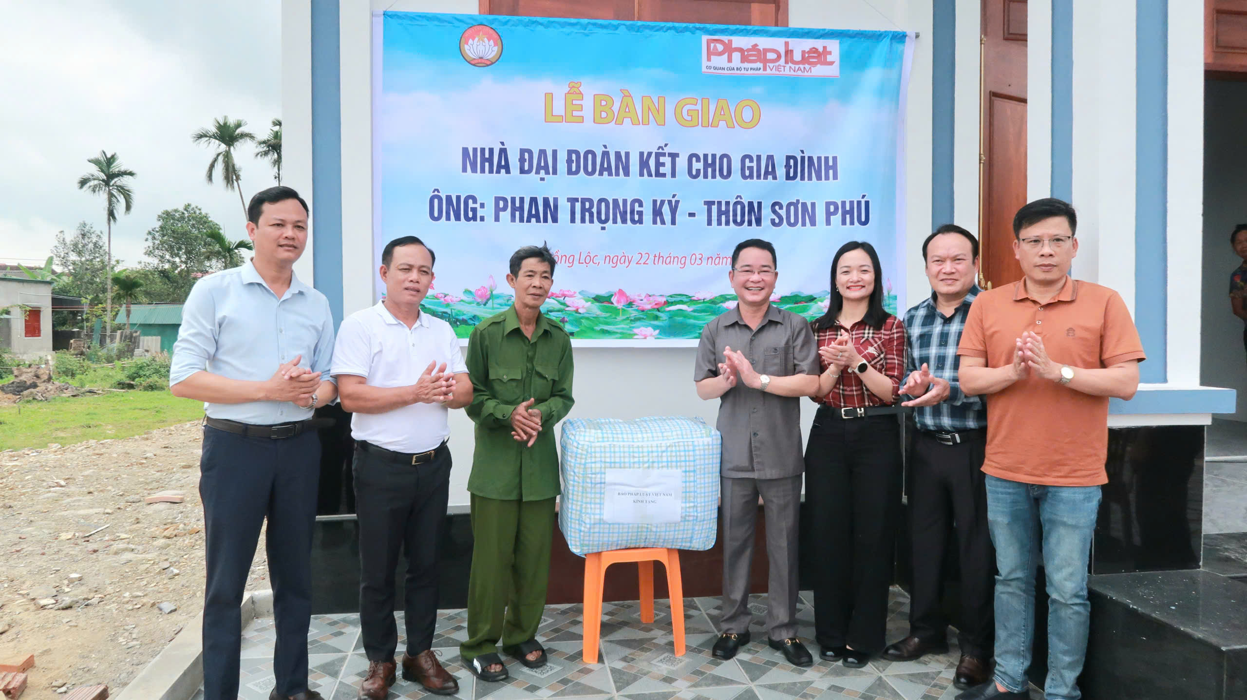ĐỒNG LỘC TỔ CHỨC LỄ BÀN GIAO NHÀ ĐẠI ĐOÀN KẾT CHO HỘ GIA ĐÌNH KHÓ KHĂN