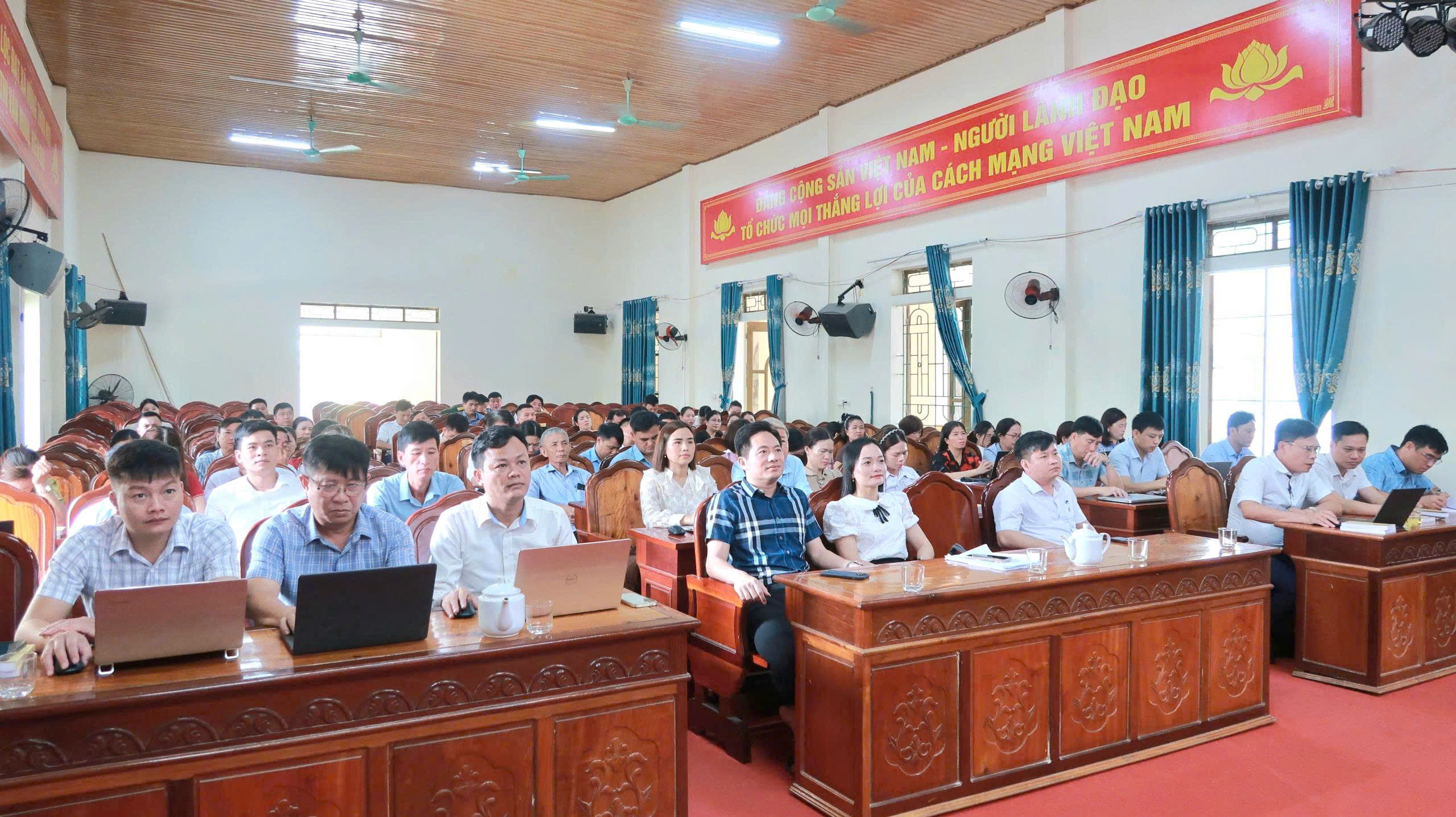 ĐỒNG LỘC TỔ CHỨC HỌC TẬP, QUÁN TRIỆT NGHỊ QUYẾT HỘI NGHỊ LẦN THỨ HAI, BAN CHẤP HÀNH TRUNG ƯƠNG ĐẢNG KHÓA XIV.