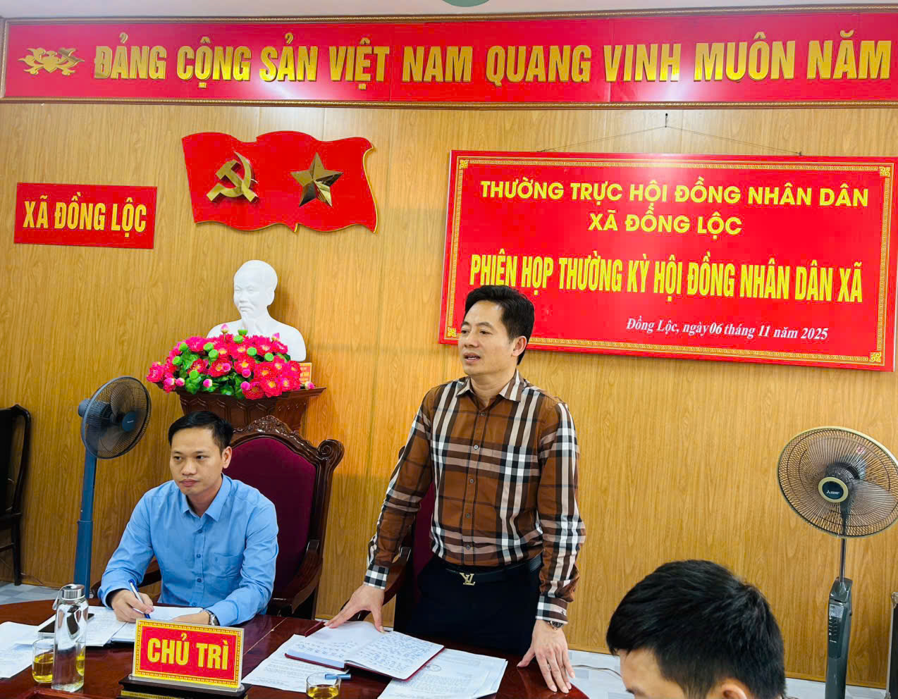 THƯỜNG TRỰC HĐND XÃ ĐỒNG LỘC TỔ CHỨC CUỘC HỌP THƯỜNG KỲ THÁNG 11