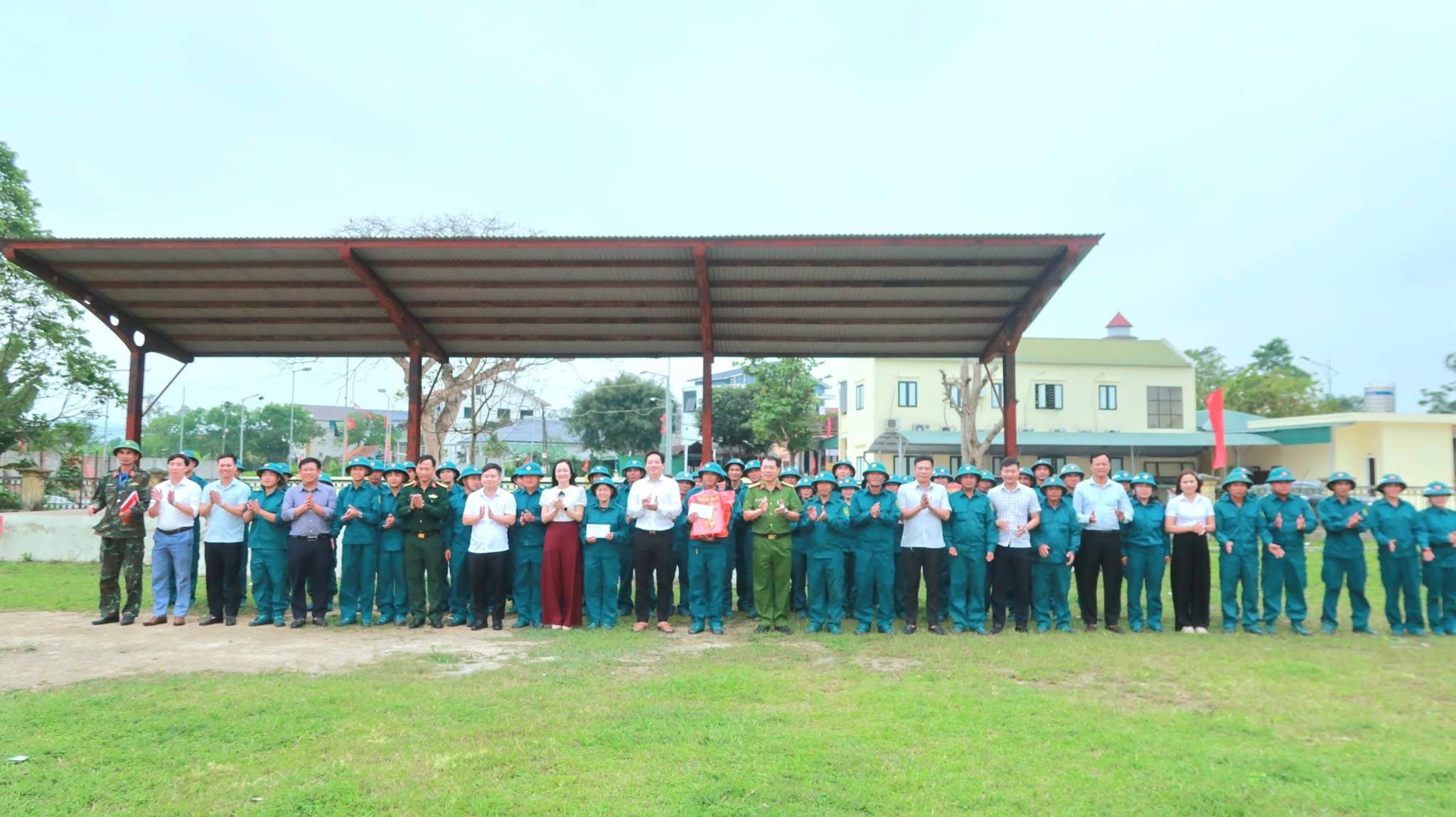 LÃNH ĐẠO XÃ ĐỒNG LỘC THĂM HỎI, ĐỘNG VIÊN LỰC LƯỢNG DÂN QUÂN TỰ VỆ HUẤN LUYỆN NĂM 2026