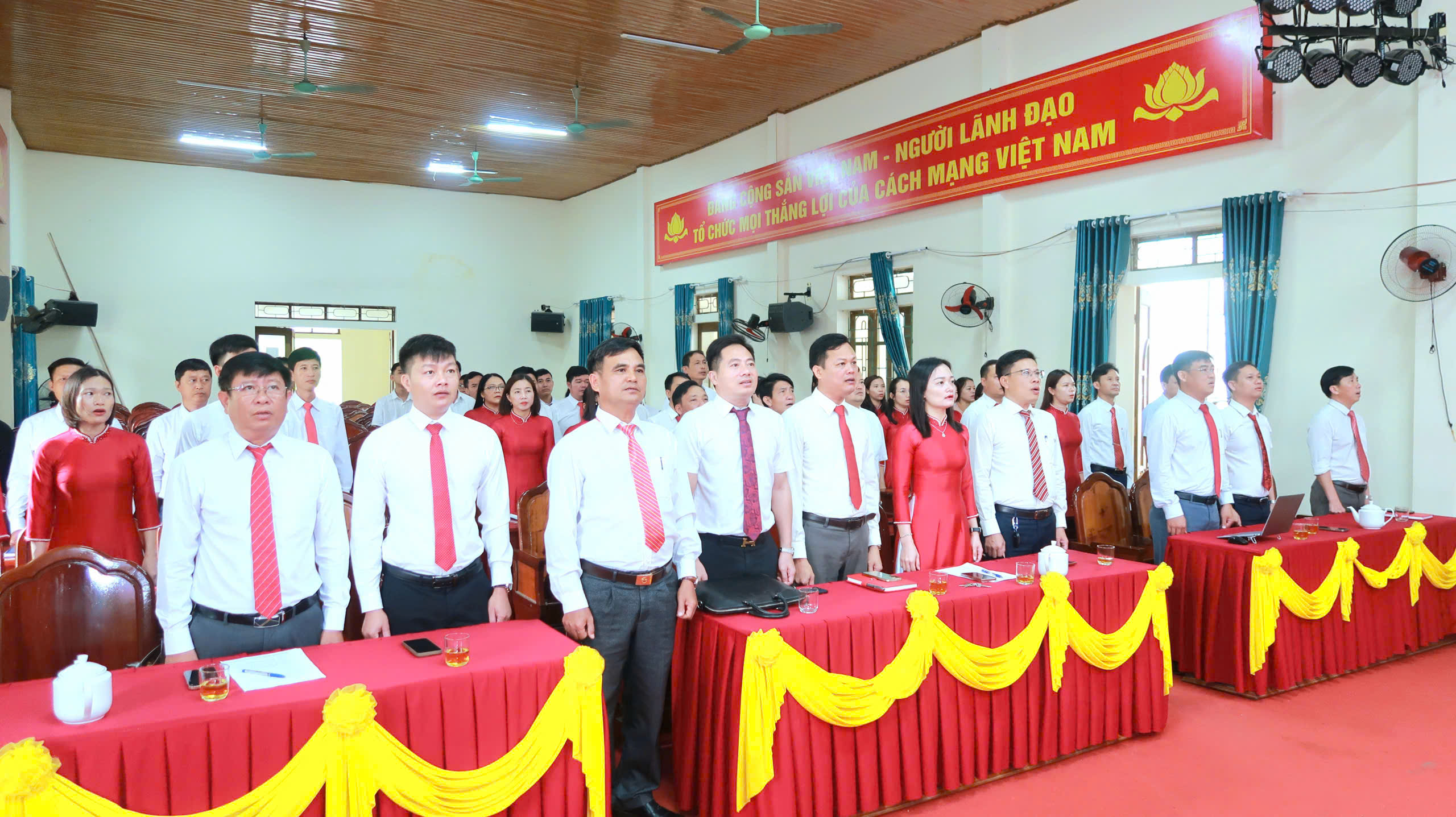 ĐẢNG ỦY XÃ ĐỒNG LỘC TỔ CHỨC LỄ CHÀO CỜ ĐẦU THÁNG 5/2026