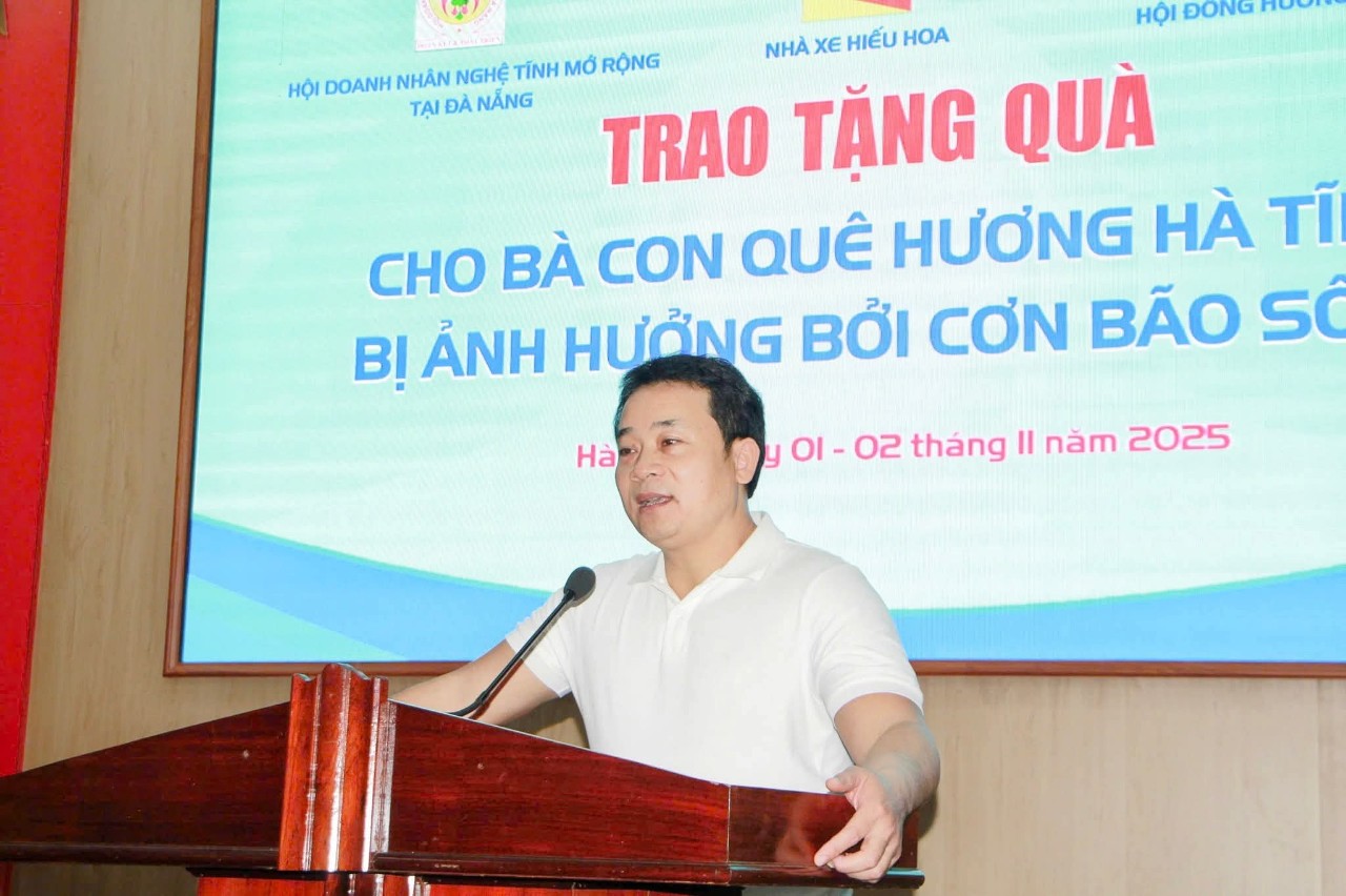 Trao 38 suất quà cho người dân xã Đồng Lộc bị ảnh hưởng bão số 5