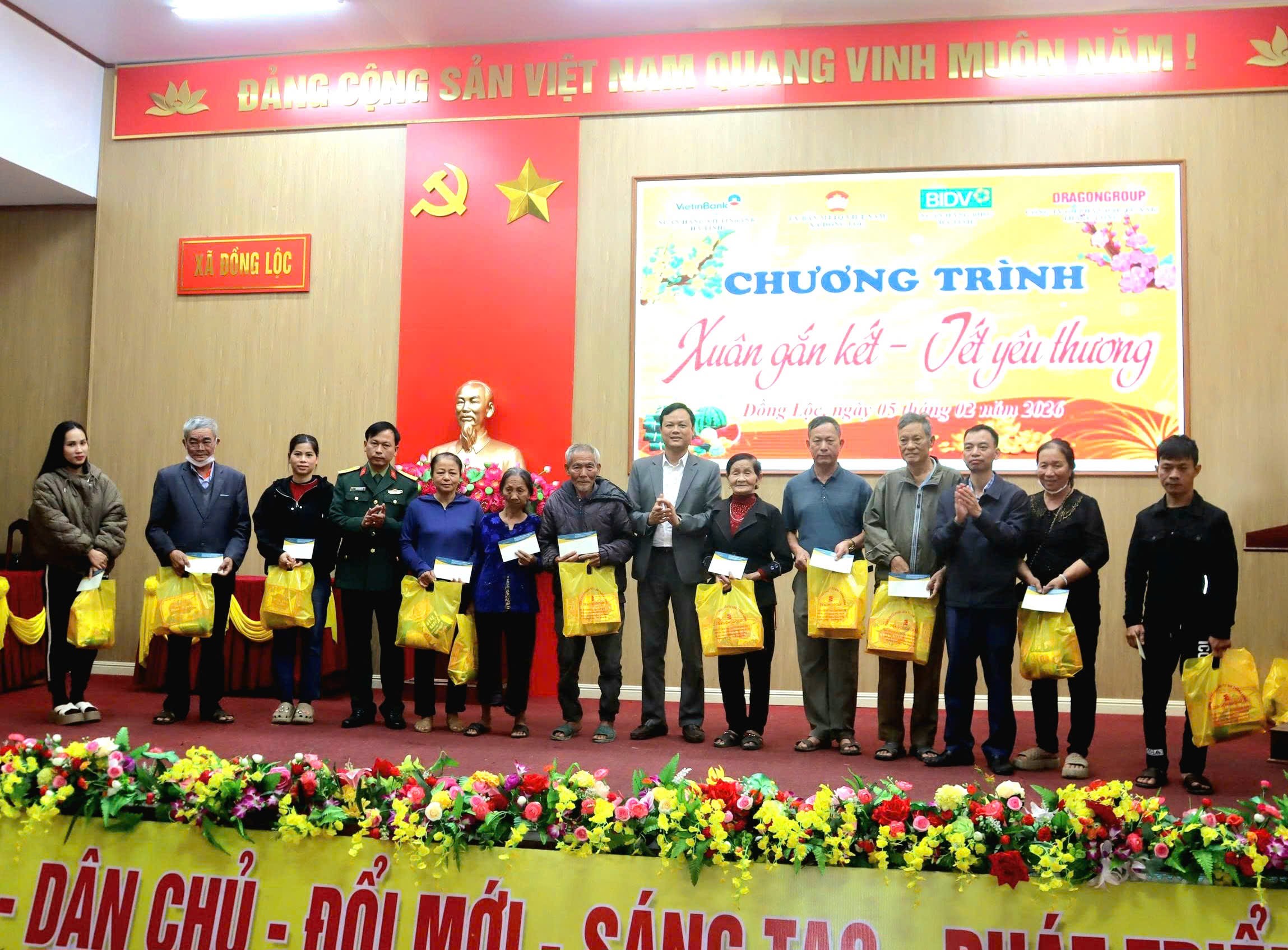 MTTQ xã Đồng Lộc trao 150 suất quà Tết cho hộ nghèo, hoàn cảnh khó khăn