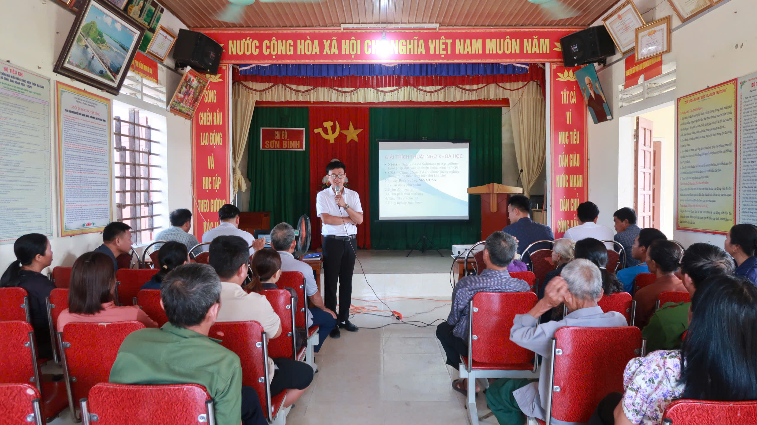 HỘI NÔNG DÂN XÃ ĐỒNG LỘC TỔ CHỨC TẬP HUẤN KỸ THUẬT CẢI TẠO VƯỜN HỘ, XỬ LÝ RÁC THẢI NÔNG NGHIỆP VÀ Ủ PHÂN VI SINH