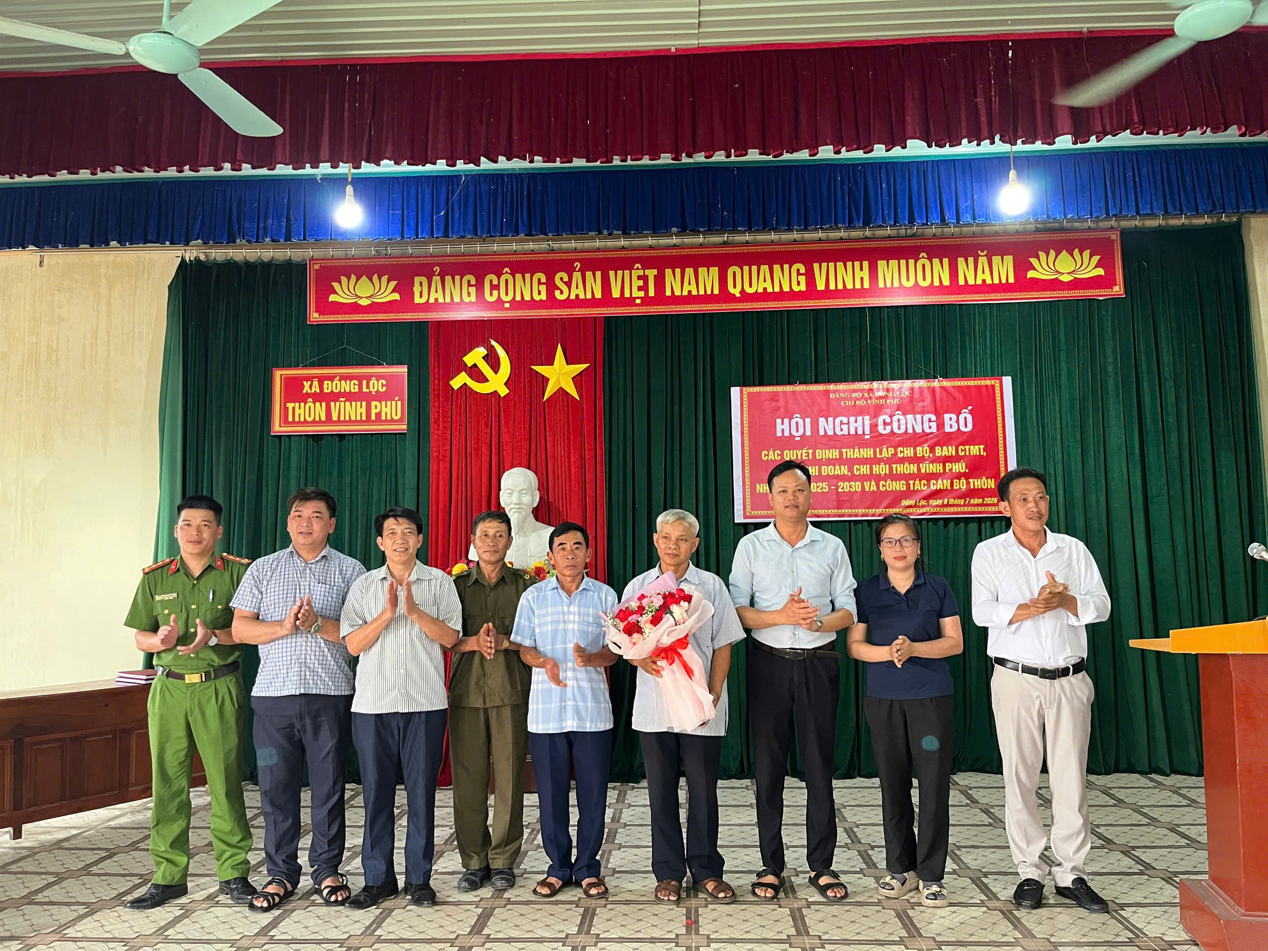 CÁC CHI BỘ TRÊN ĐỊA BÀN XÃ ĐỒNG LỘC ĐỒNG LOẠT TỔ CHỨC CÁC HỘI NGHỊ CÔNG BỐ CÁC QUYẾT ĐỊNH VỀ CÔNG TÁC TỔ CHỨC, CÁN BỘ TẠI CÁC THÔN SAU SẮP XẾP, SÁP NHẬP. 