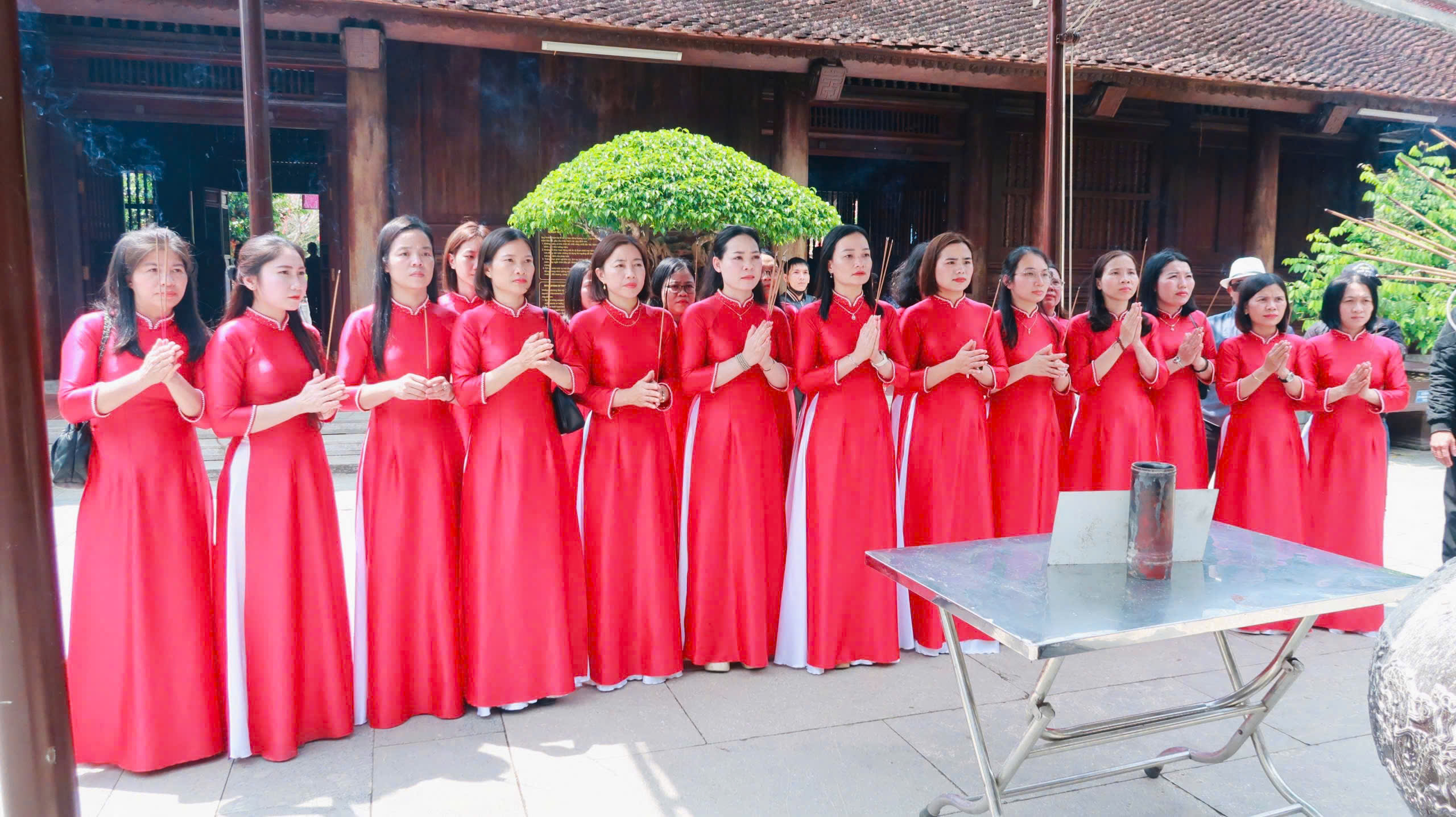 Nữ công xã Đồng Lộc tổ chức hoạt động ý nghĩa tại Quê Bác nhân Ngày Quốc tế Phụ nữ 8/3. 