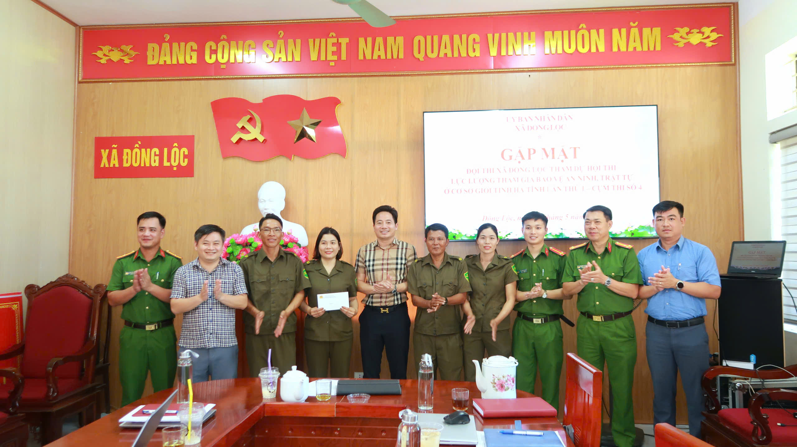 Thường trực Đảng uỷ xã Đồng Lộc đã gặp mặt, động viên Đội thi xã Đồng Lộc tham gia Hội thi lực lượng bảo vệ ANTT cơ sở giỏi cụm thi đua số 4 năm 2026