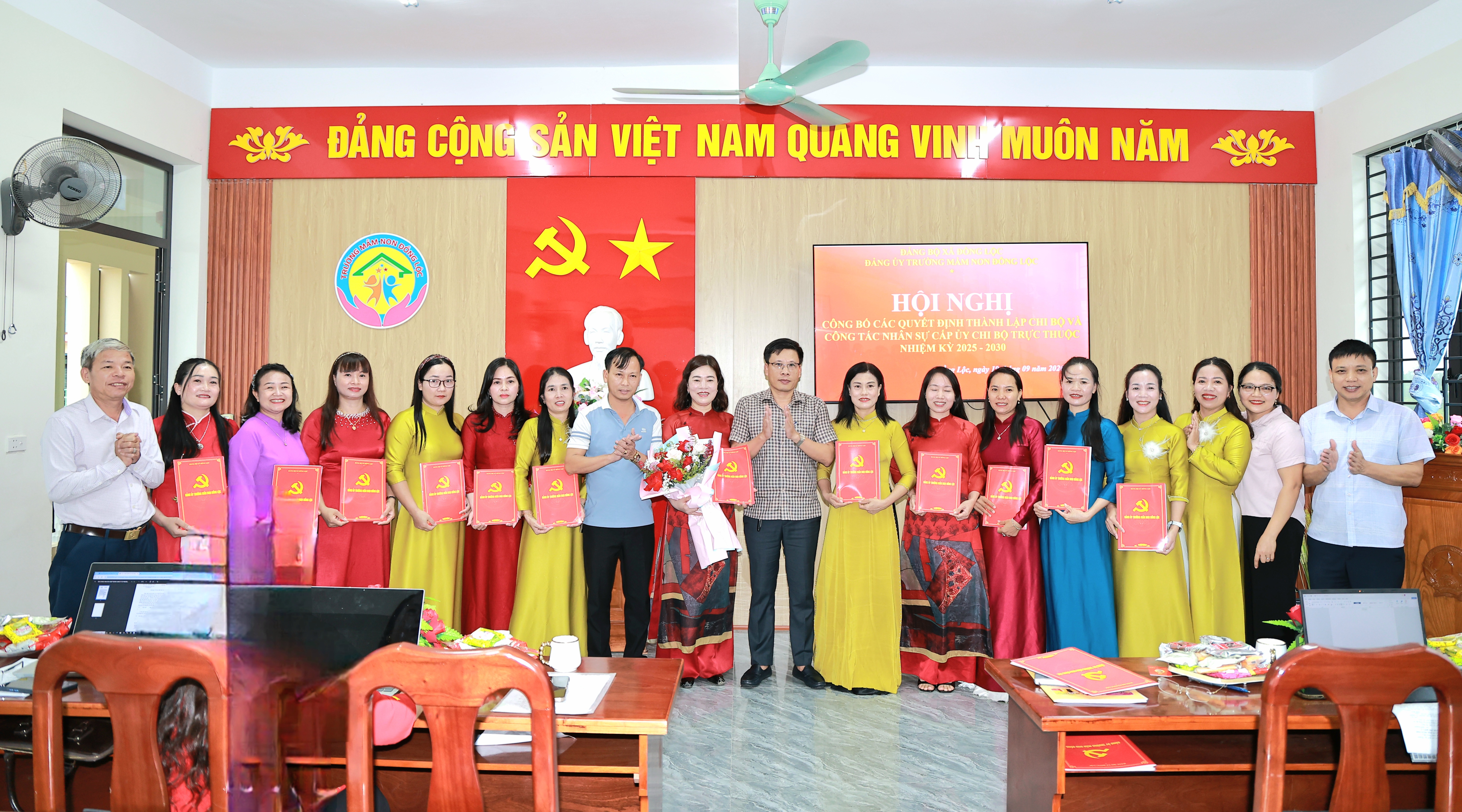 Trường Mầm Non Đồng Lộc công bố quyết định thành lập các chi bộ trực thuộc và nhân sự cấp ủy nhiệm kỳ 2025 - 2030