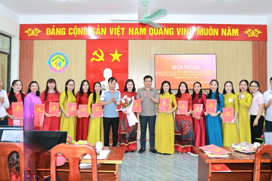 Trường Mầm Non Đồng Lộc công bố quyết định thành lập các chi bộ trực thuộc và nhân sự cấp ủy nhiệm kỳ 2025 - 2030