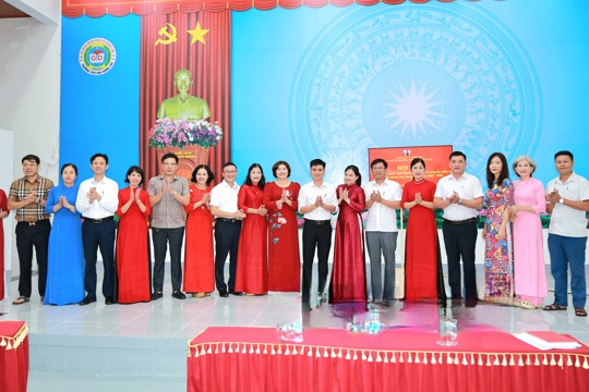Đảng bộ trường TH Đồng Lộc công bố thành lập chi bộ, nhân sự cấp ủy và hội nghị đảng bộ lần thứ I, nhiệm kỳ 2025 - 2030