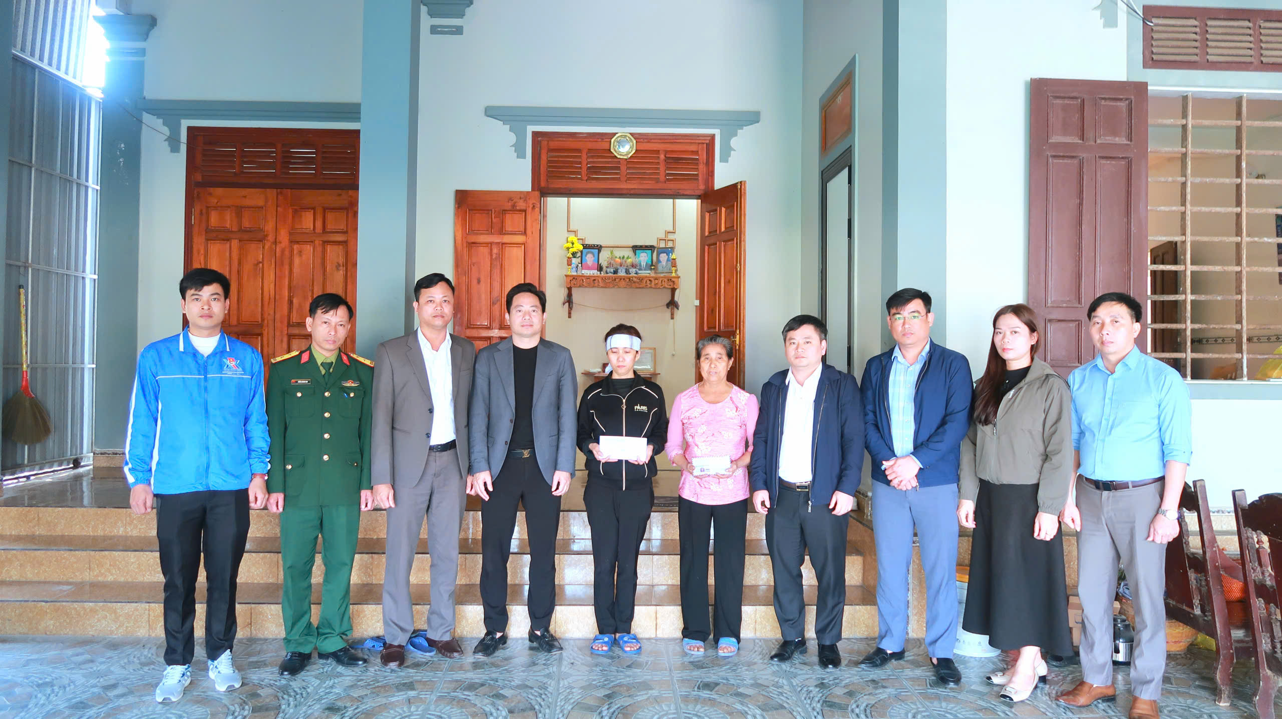 Lãnh đạo xã Đồng Lộc thăm hỏi, động viên các gia đình nạn nhân vụ tai nạn giao thông trên cao tốc Bắc – Nam