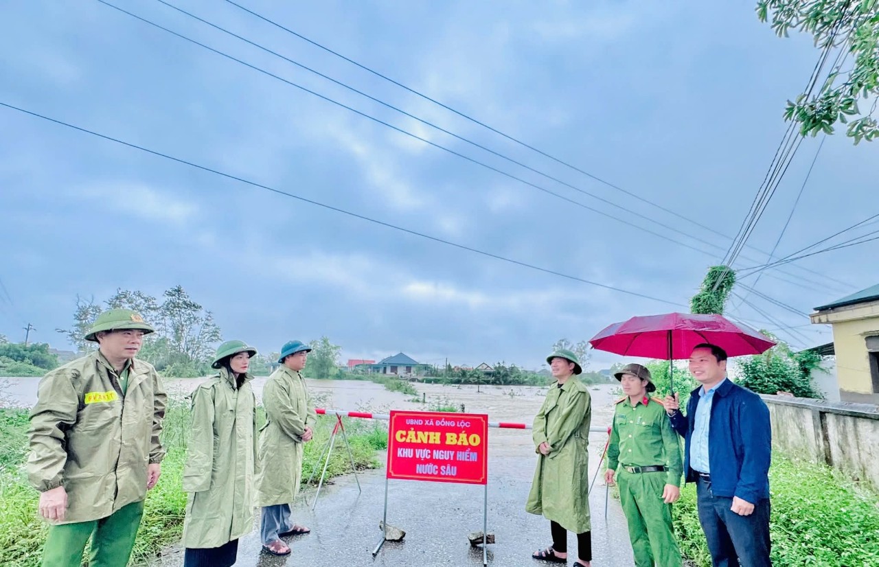LÃNH ĐẠO XÃ ĐỒNG LỘC KIỂM TRA, CHỈ ĐẠO CÔNG TÁC PHÒNG NGỪA, ỨNG PHÓ VỚI TÌNH HÌNH MƯA LỚN TRÊN ĐỊA BÀN 